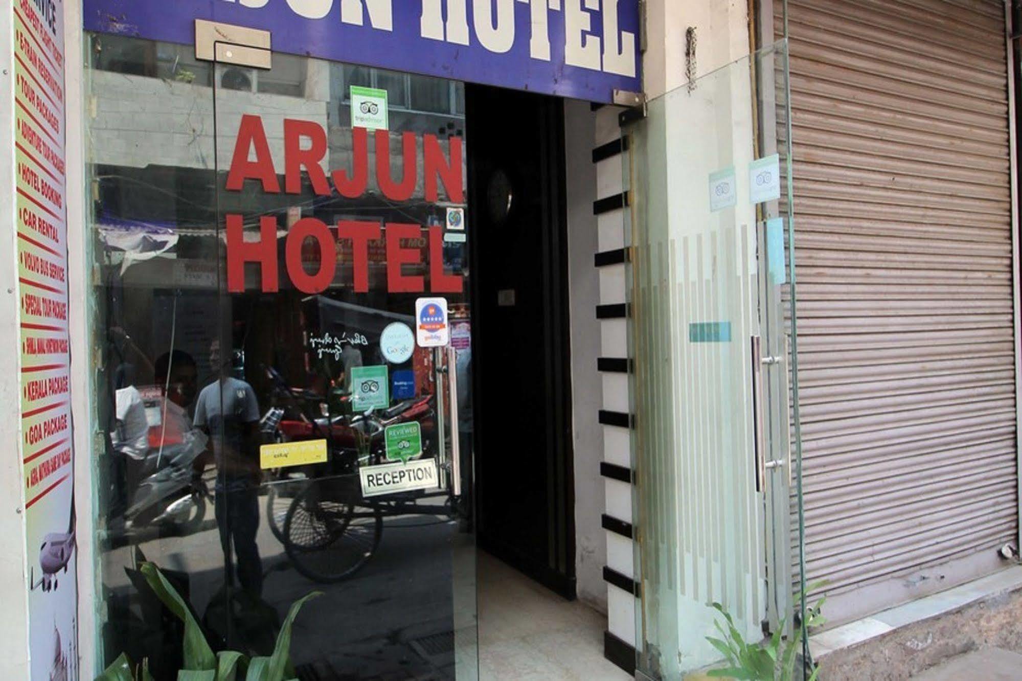 Hotel Arjun  Nueva Delhi Exterior foto