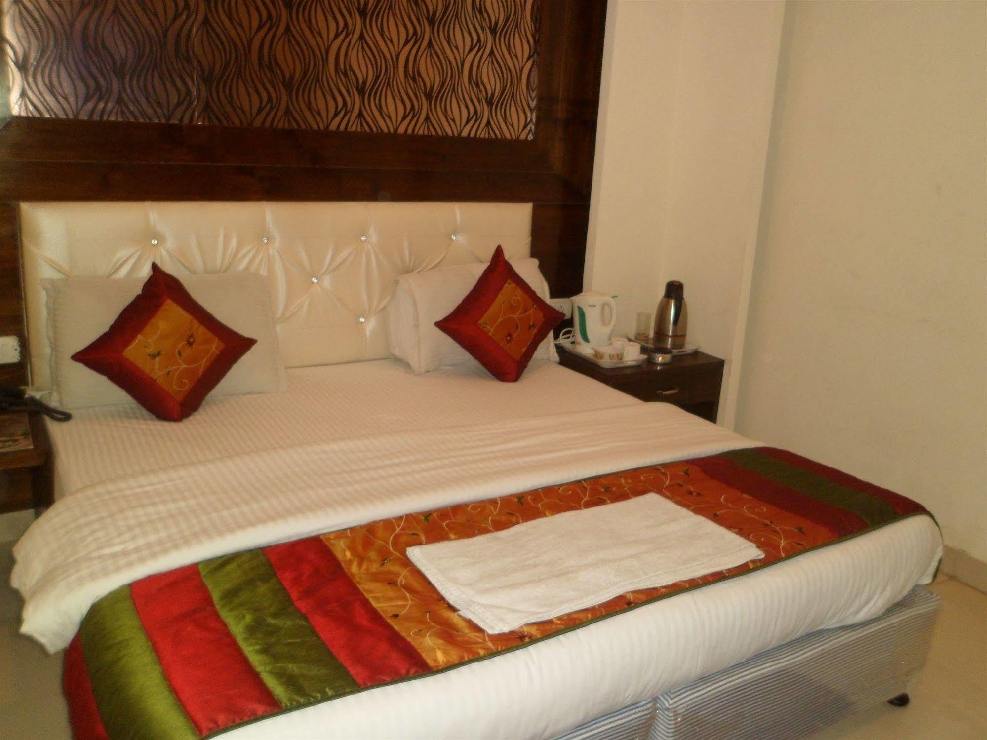 Hotel Arjun  Nueva Delhi Exterior foto
