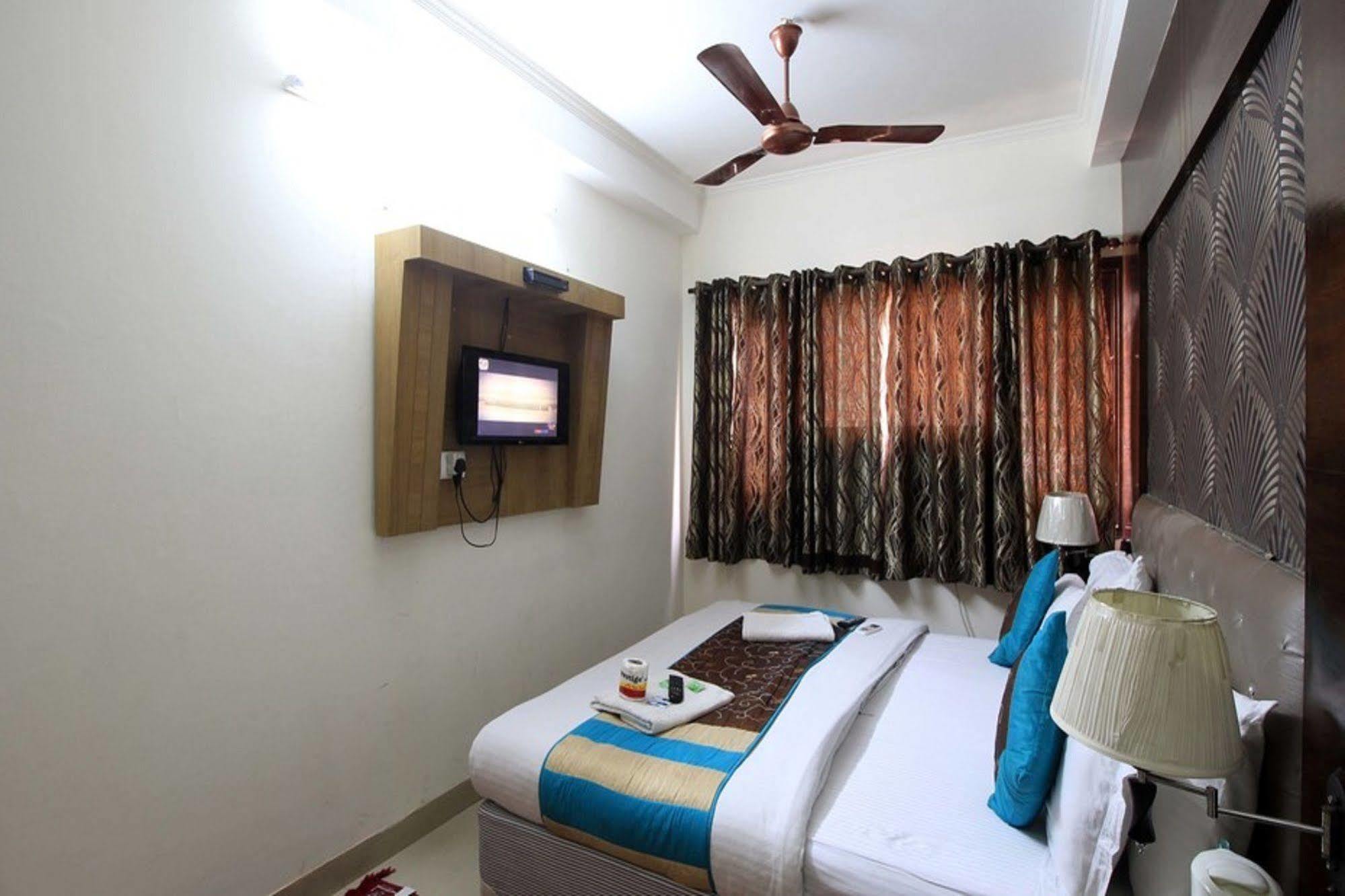 Hotel Arjun  Nueva Delhi Exterior foto
