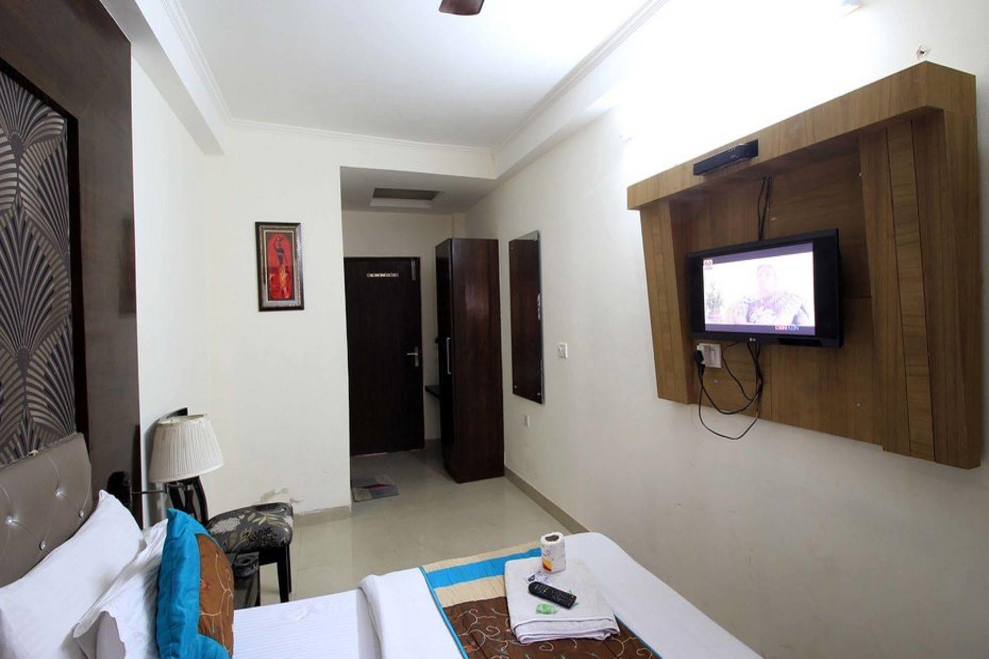 Hotel Arjun  Nueva Delhi Exterior foto