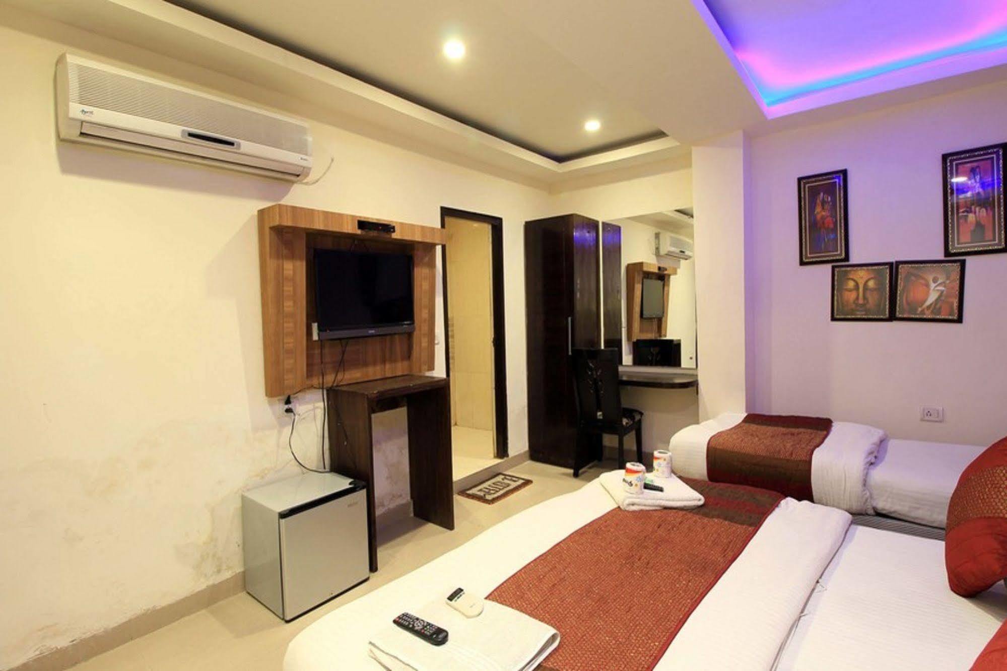 Hotel Arjun  Nueva Delhi Exterior foto