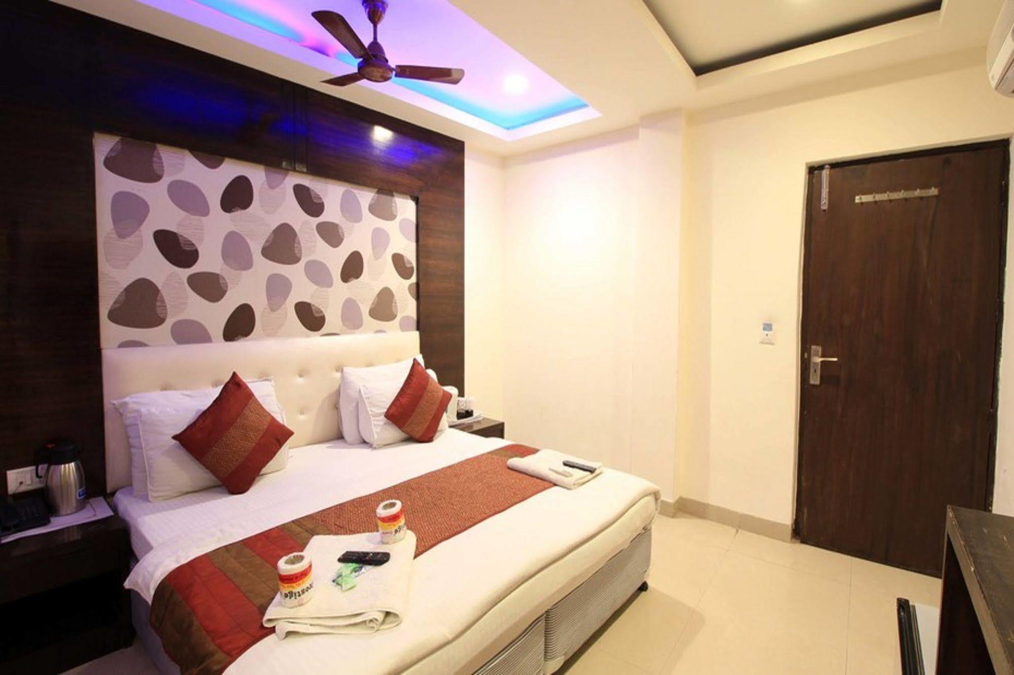 Hotel Arjun  Nueva Delhi Exterior foto